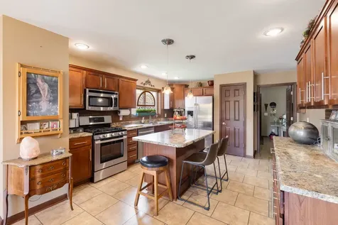 2019 North Woodlawn Park Avenue Mchenry IL 60051