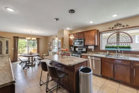 2019 North Woodlawn Park Avenue Mchenry IL 60051