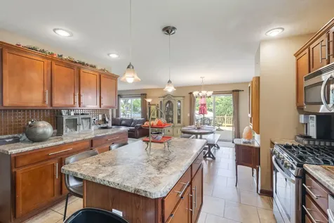 2019 North Woodlawn Park Avenue Mchenry IL 60051