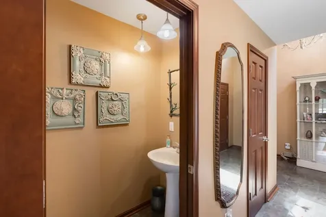 2019 North Woodlawn Park Avenue Mchenry IL 60051