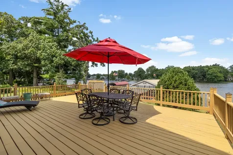 2019 North Woodlawn Park Avenue Mchenry IL 60051