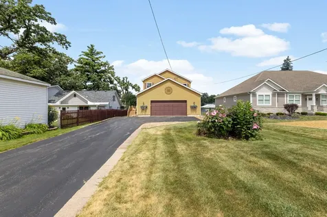 2019 North Woodlawn Park Avenue Mchenry IL 60051