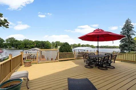 2019 North Woodlawn Park Avenue Mchenry IL 60051