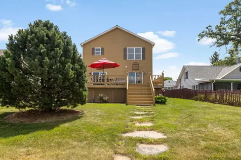 2019 North Woodlawn Park Avenue Mchenry IL 60051