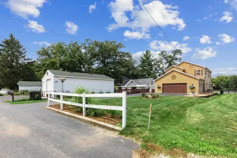 2019 North Woodlawn Park Avenue Mchenry IL 60051