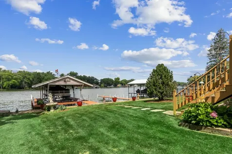 2019 North Woodlawn Park Avenue Mchenry IL 60051