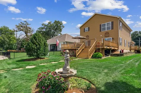 2019 North Woodlawn Park Avenue Mchenry IL 60051