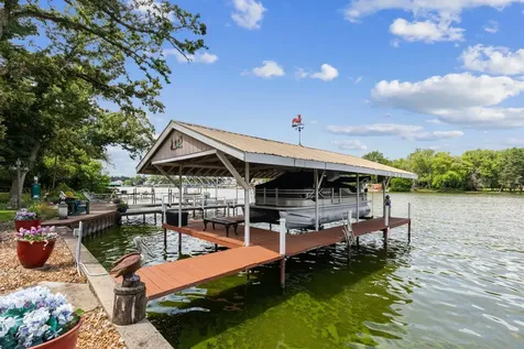 2019 North Woodlawn Park Avenue Mchenry IL 60051