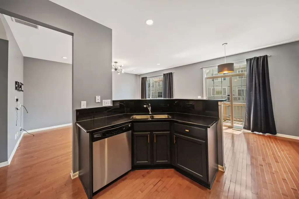 284 Edmundton Circle Carol Stream IL 60188