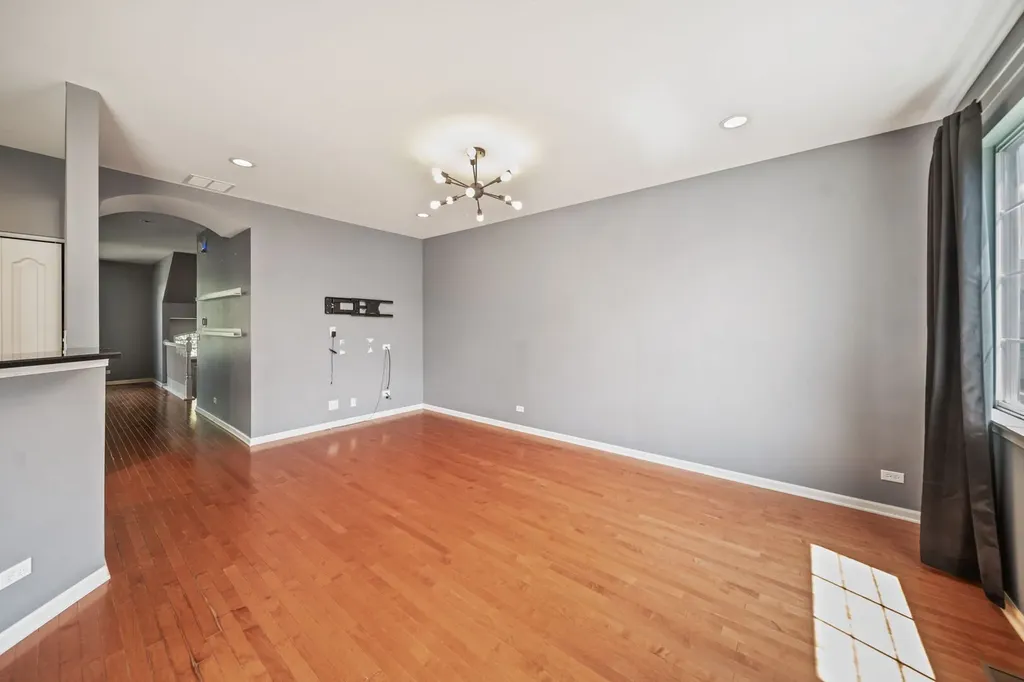 284 Edmundton Circle Carol Stream IL 60188