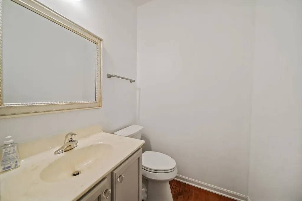 284 Edmundton Circle Carol Stream IL 60188