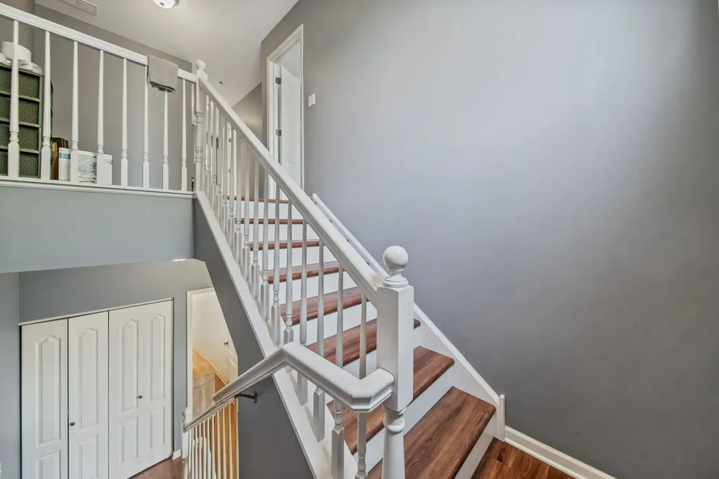284 Edmundton Circle Carol Stream IL 60188