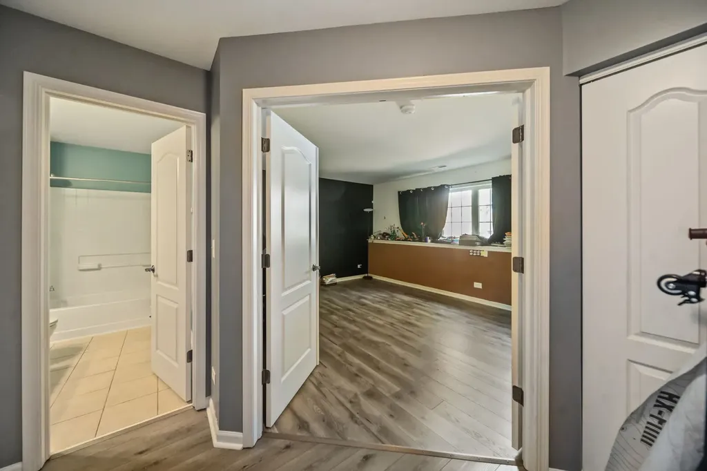 284 Edmundton Circle Carol Stream IL 60188