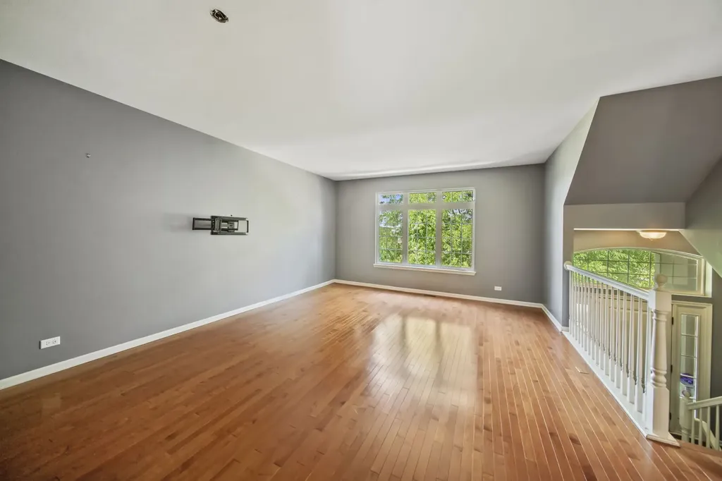 284 Edmundton Circle Carol Stream IL 60188