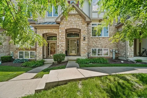 284 Edmundton Circle Carol Stream IL 60188