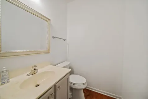 284 Edmundton Circle Carol Stream IL 60188