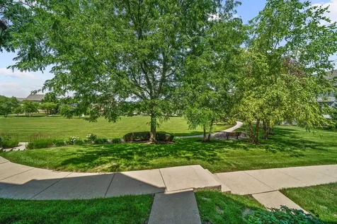 284 Edmundton Circle Carol Stream IL 60188
