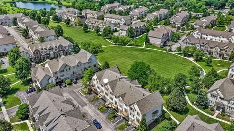 284 Edmundton Circle Carol Stream IL 60188
