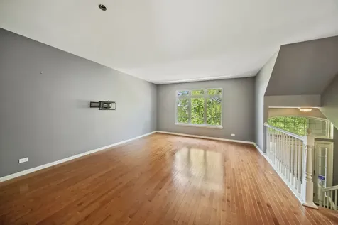 284 Edmundton Circle Carol Stream IL 60188