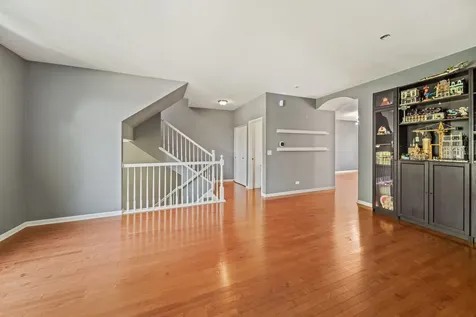 284 Edmundton Circle Carol Stream IL 60188