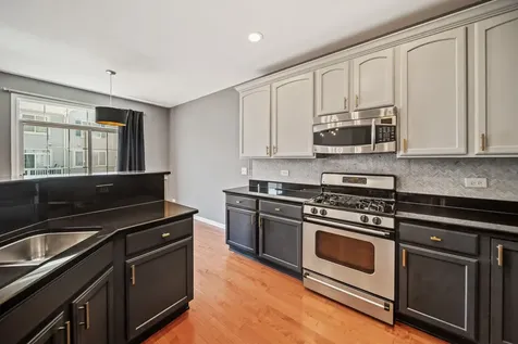 284 Edmundton Circle Carol Stream IL 60188