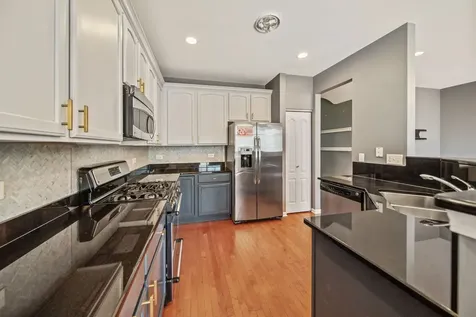 284 Edmundton Circle Carol Stream IL 60188