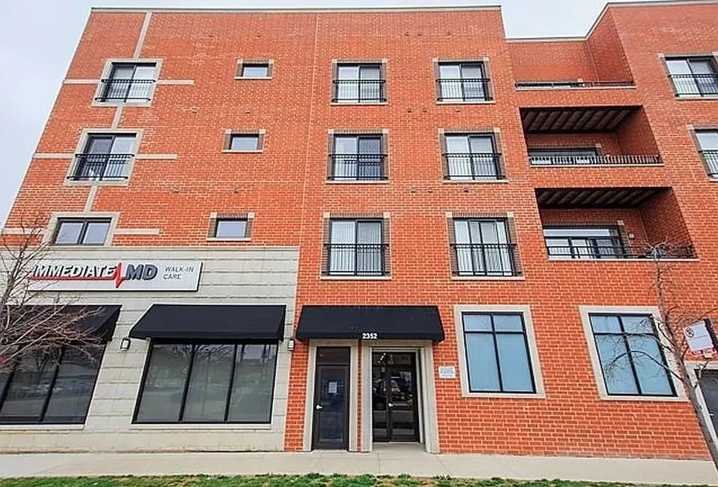 2352 West Byron Street Chicago IL 60618