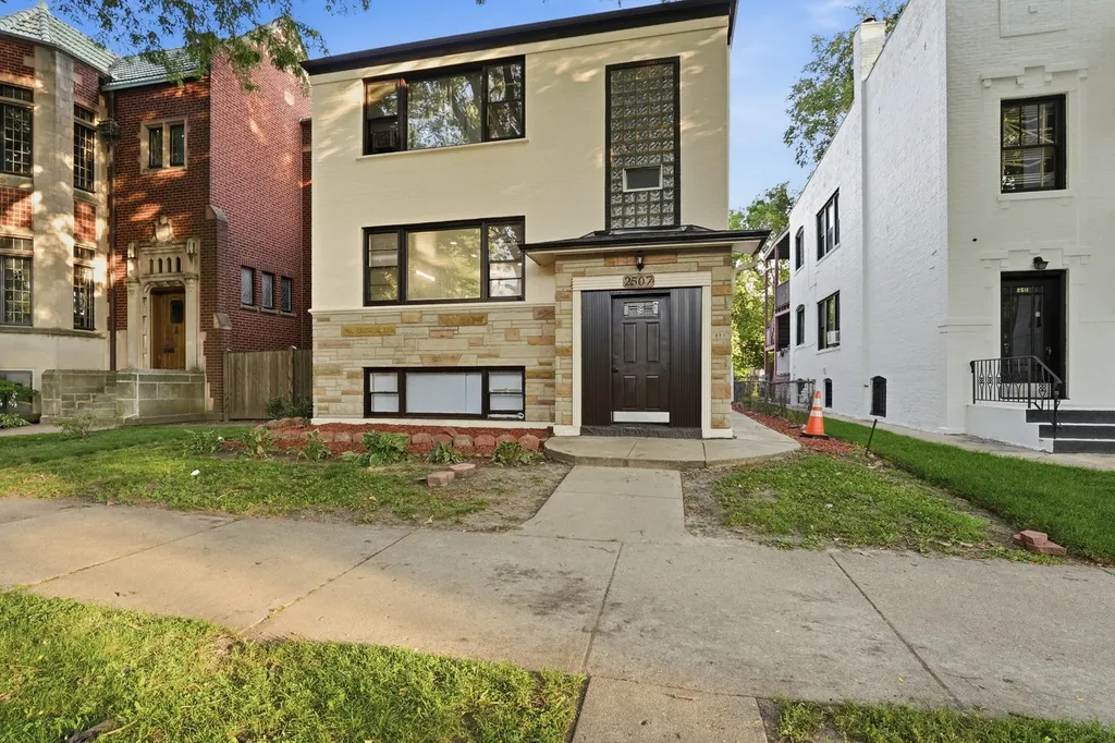 2507 West Coyle Avenue Chicago IL 60645