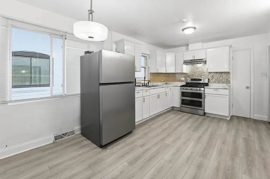 2507 West Coyle Avenue Chicago IL 60645
