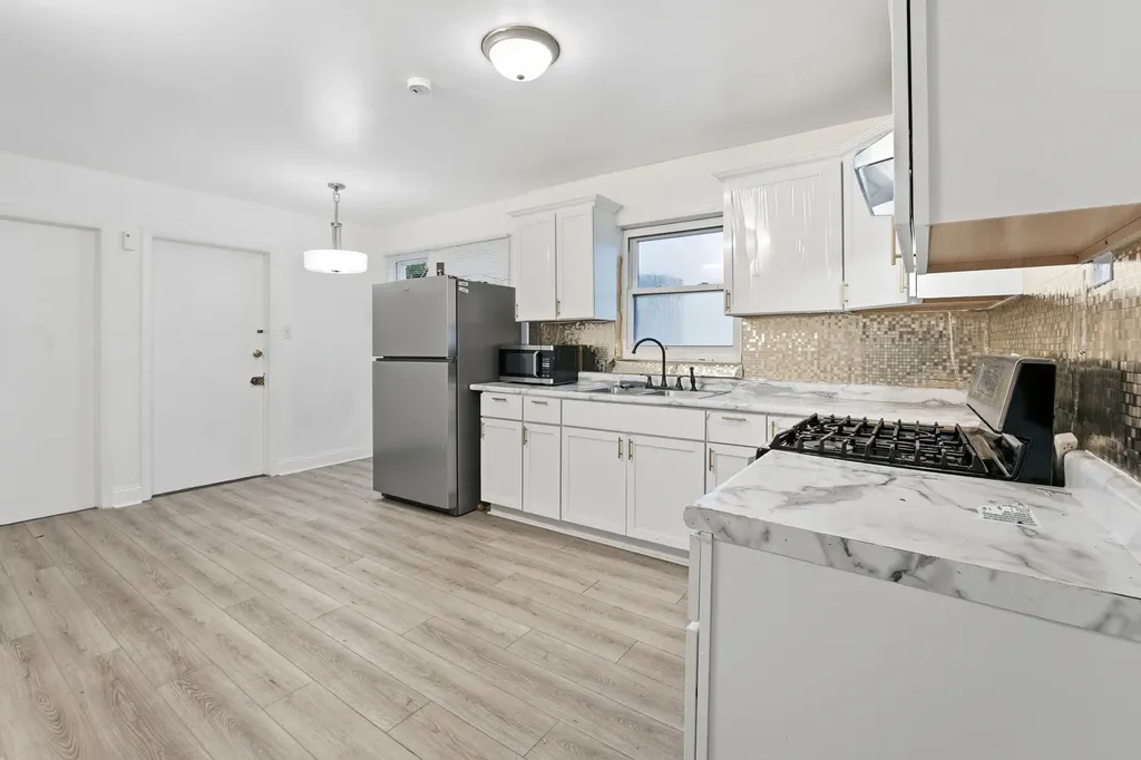 2507 West Coyle Avenue Chicago IL 60645