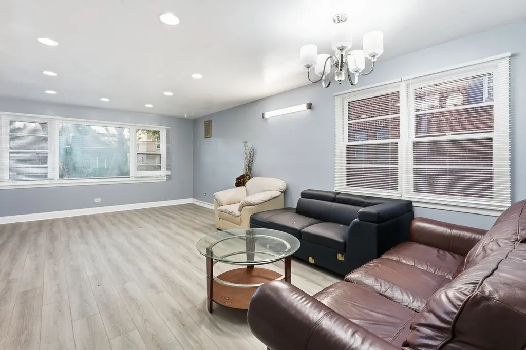 2507 West Coyle Avenue Chicago IL 60645