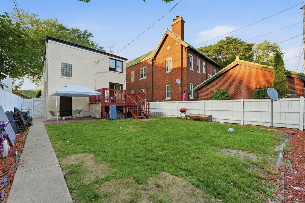 2507 West Coyle Avenue Chicago IL 60645
