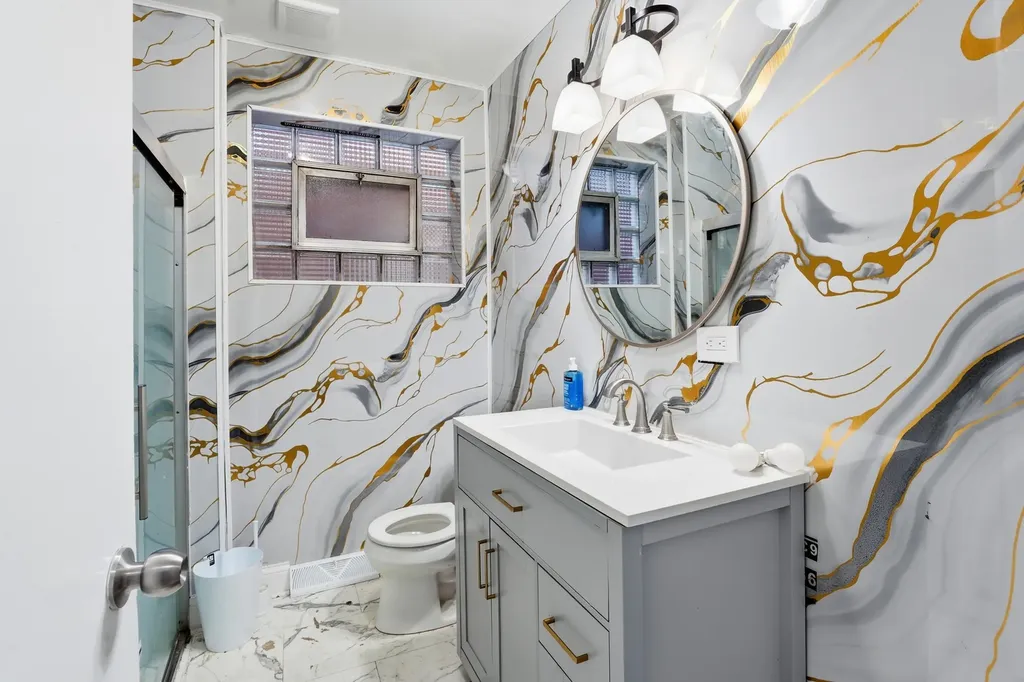 2507 West Coyle Avenue Chicago IL 60645