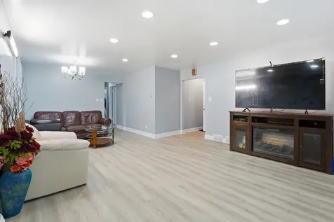2507 West Coyle Avenue Chicago IL 60645
