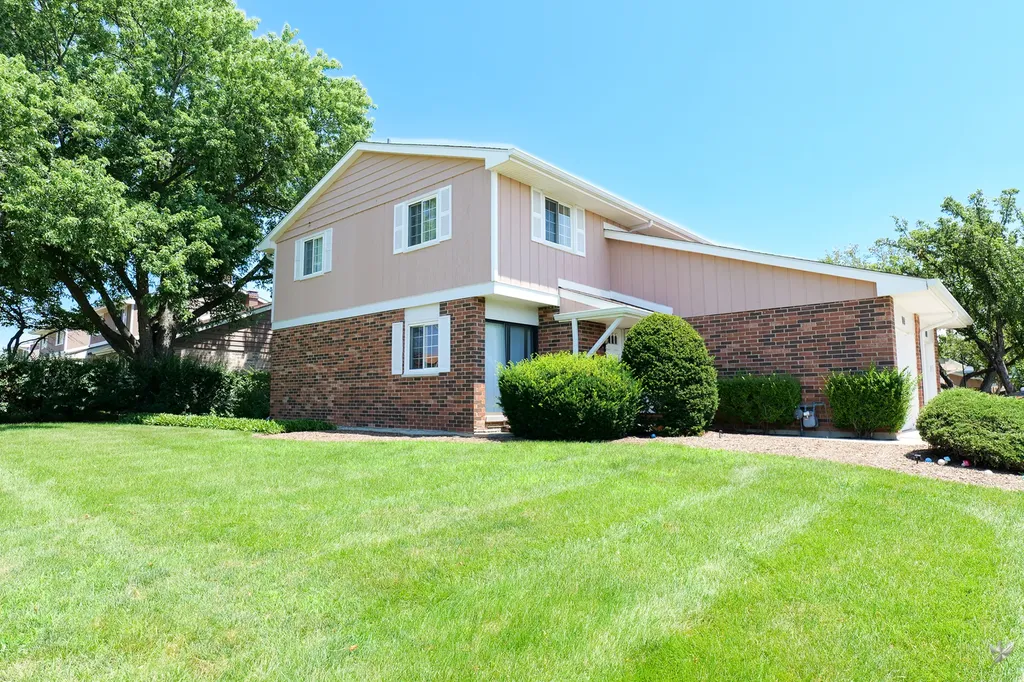 1105 Rhodes Court Wheaton IL 60189