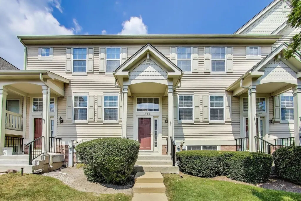 985 Manchester Circle Grayslake IL 60030