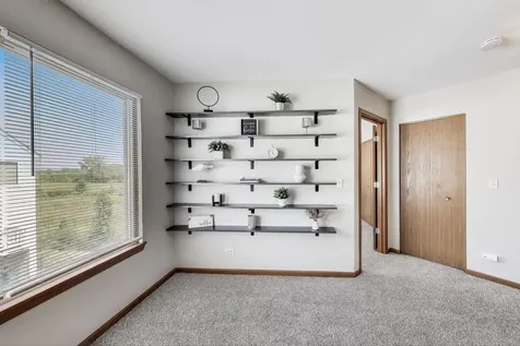 985 Manchester Circle Grayslake IL 60030