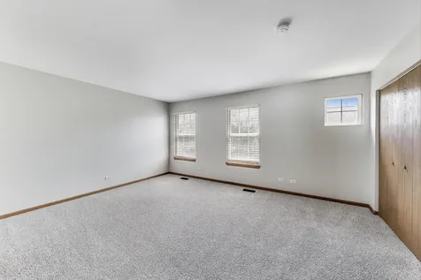985 Manchester Circle Grayslake IL 60030