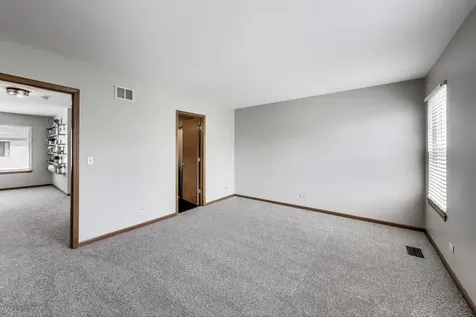 985 Manchester Circle Grayslake IL 60030