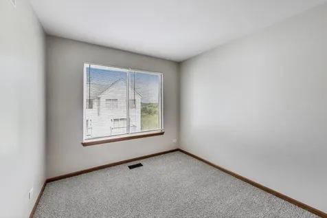 985 Manchester Circle Grayslake IL 60030