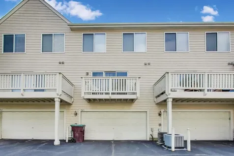985 Manchester Circle Grayslake IL 60030