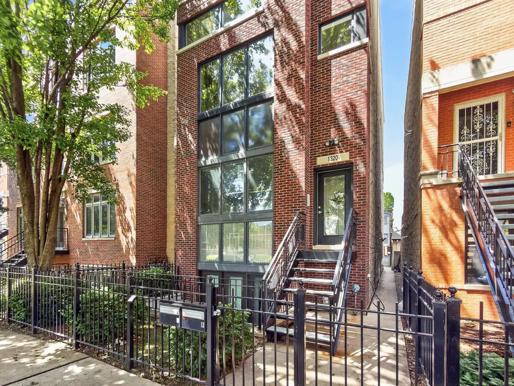 1320 West Grenshaw Street Chicago IL 60607
