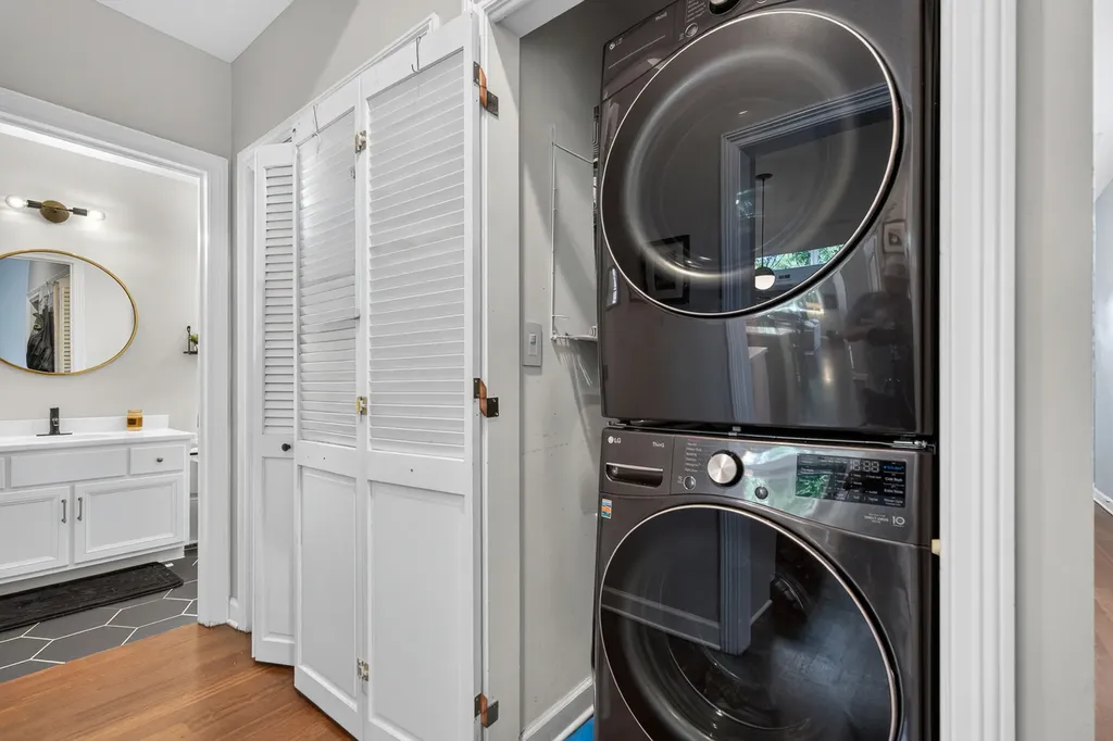 1320 West Grenshaw Street Chicago IL 60607