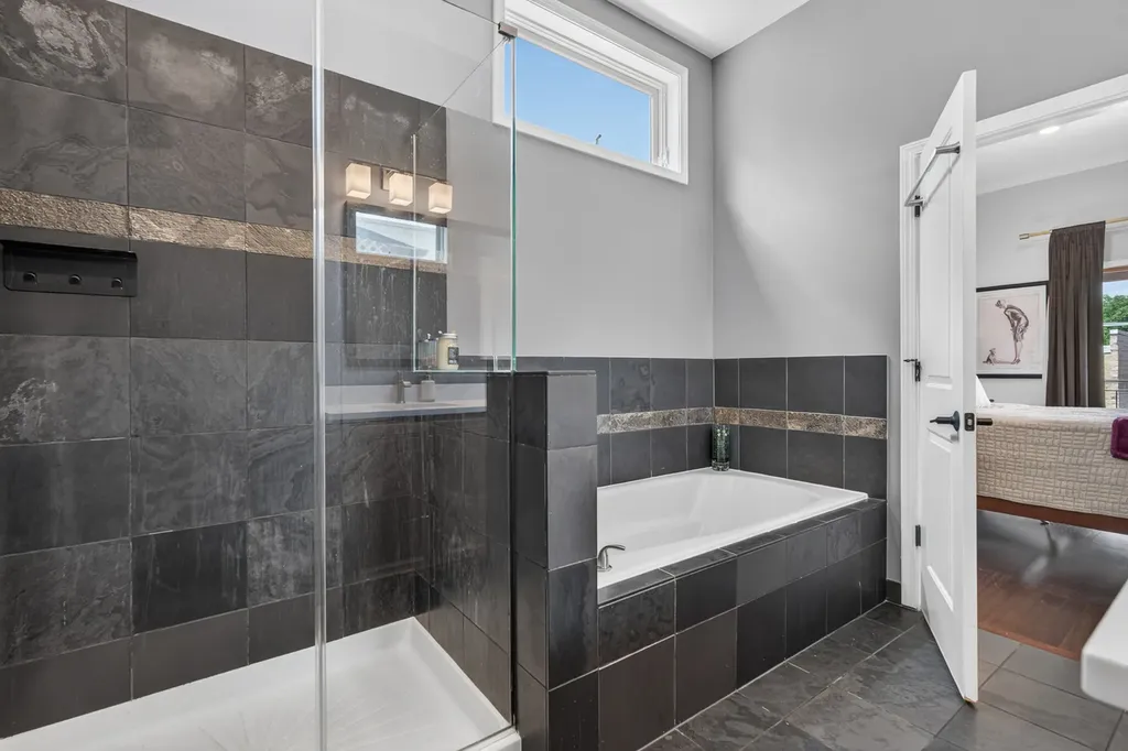 1320 West Grenshaw Street Chicago IL 60607