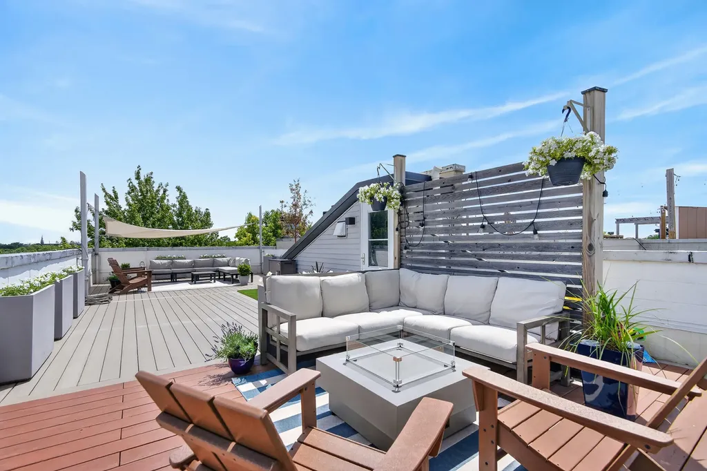 1320 West Grenshaw Street Chicago IL 60607