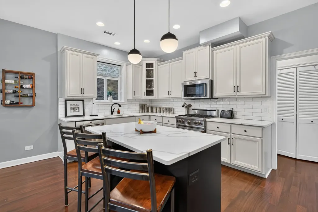 1320 West Grenshaw Street Chicago IL 60607