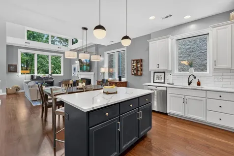 1320 West Grenshaw Street Chicago IL 60607