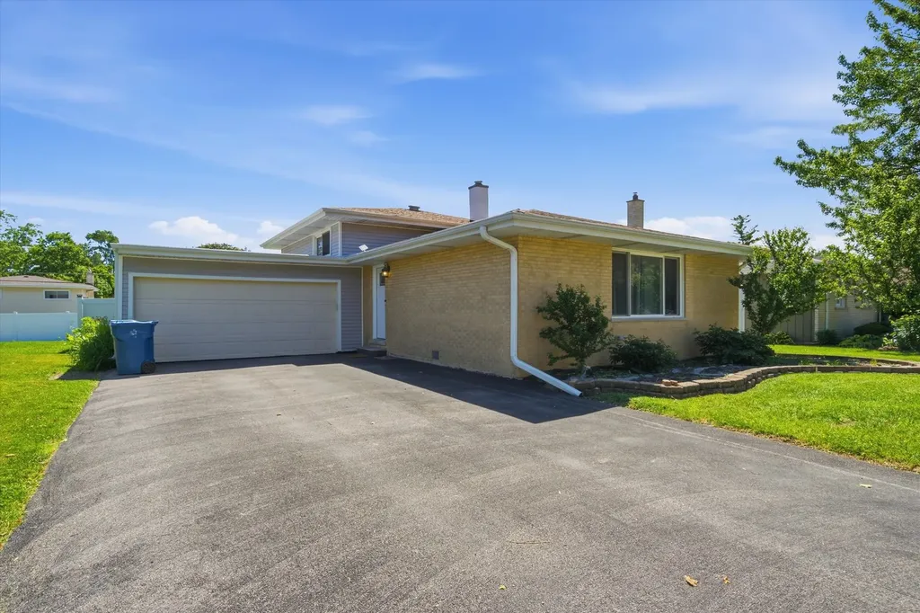 607 North Van Auken Street Elmhurst IL 60126