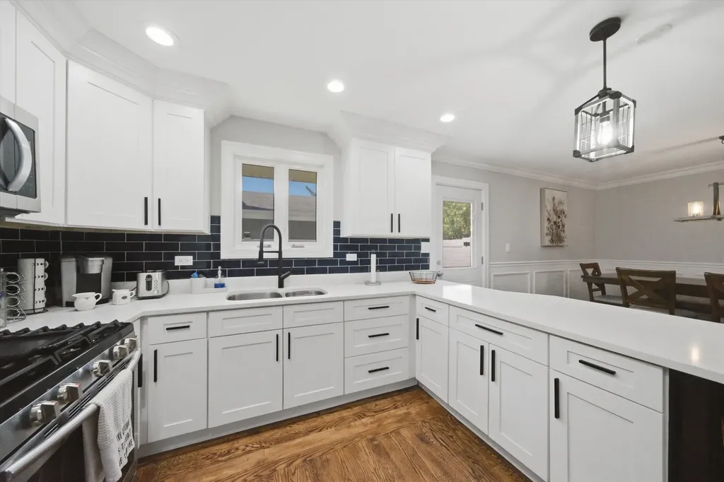 607 North Van Auken Street Elmhurst IL 60126