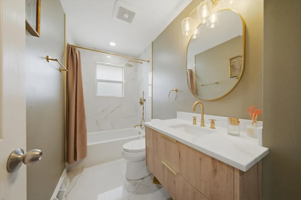 607 North Van Auken Street Elmhurst IL 60126